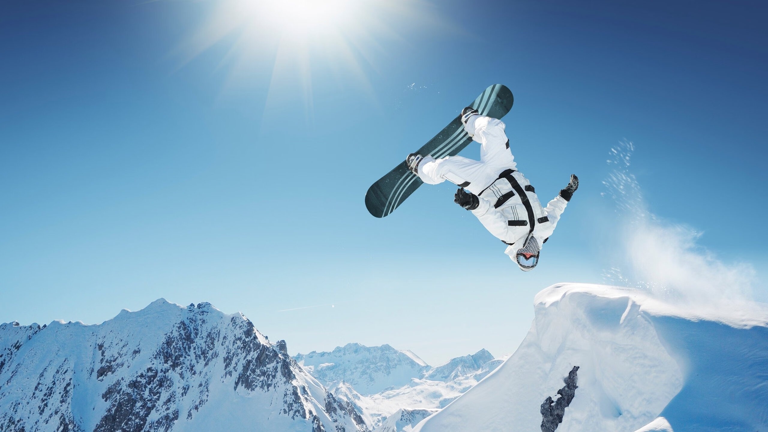 “尼古拉斯·桑特基的进攻组织与防守配合，推动美洲狮队向前迈进”